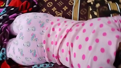 Incredible, I fill my stepdaughter's face with jizz while she is resting: since she doesn't perceive anything, I drill her like never before and fill her face with my super-hot milk